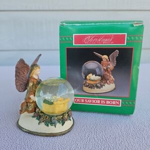 House of Lloyd Christmas Around the World Our Savior is Born Snow Globe